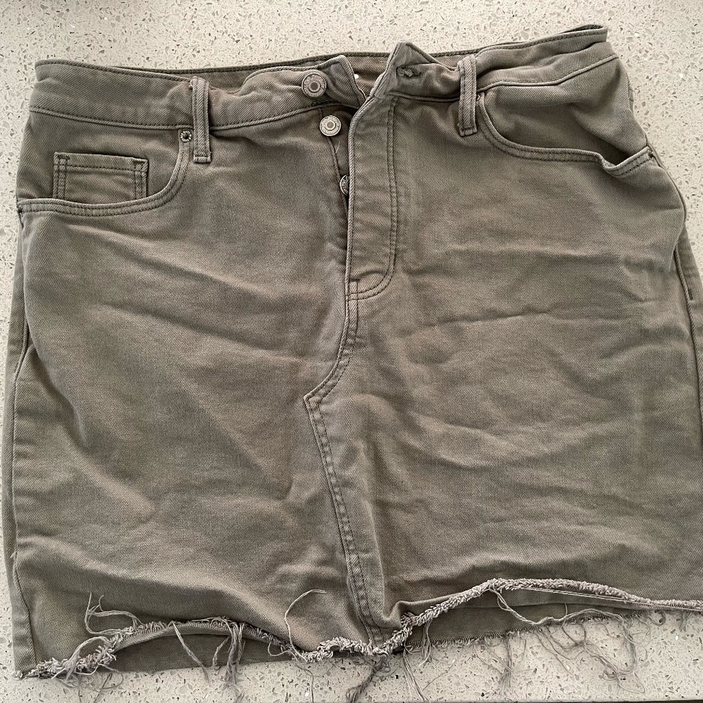 Old Navy Distressed Raw Hem Button Fly Denim Jean Mini Skirt 10